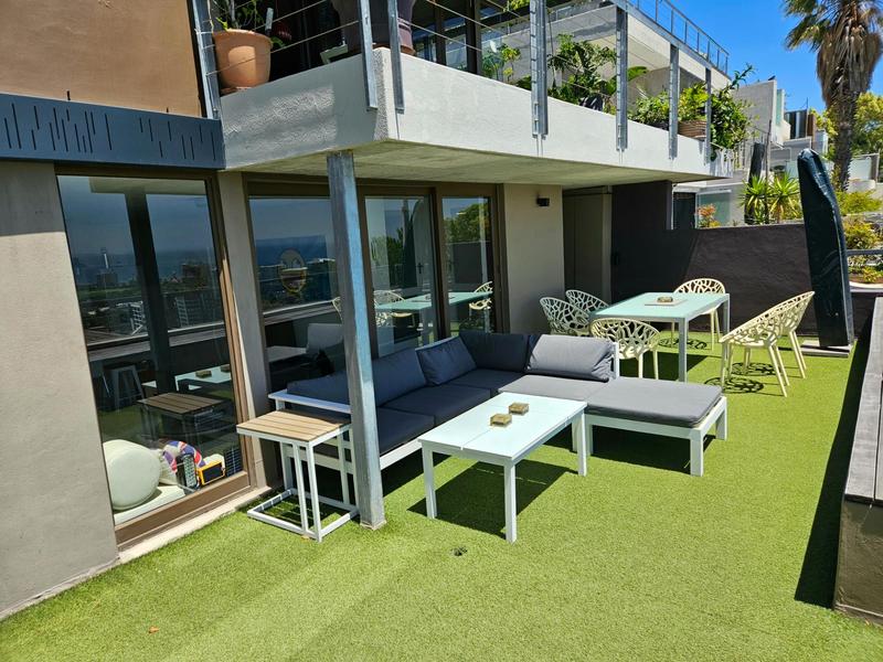 5 Bedroom Property for Sale in Green Point Western Cape